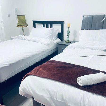 1 Bed Apartment With 2 Beds 1 Double Plus 1 Single 버밍엄 외부 사진