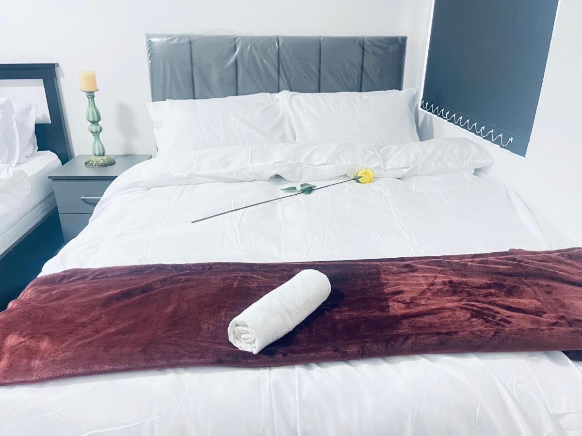 1 Bed Apartment With 2 Beds 1 Double Plus 1 Single 버밍엄 외부 사진