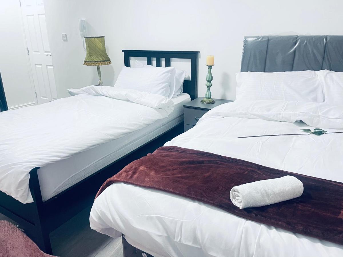 1 Bed Apartment With 2 Beds 1 Double Plus 1 Single 버밍엄 외부 사진