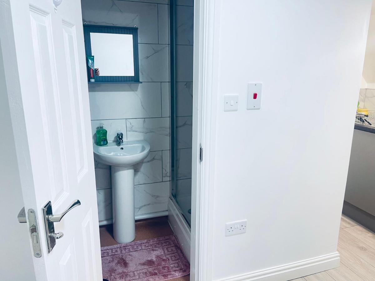 1 Bed Apartment With 2 Beds 1 Double Plus 1 Single 버밍엄 외부 사진