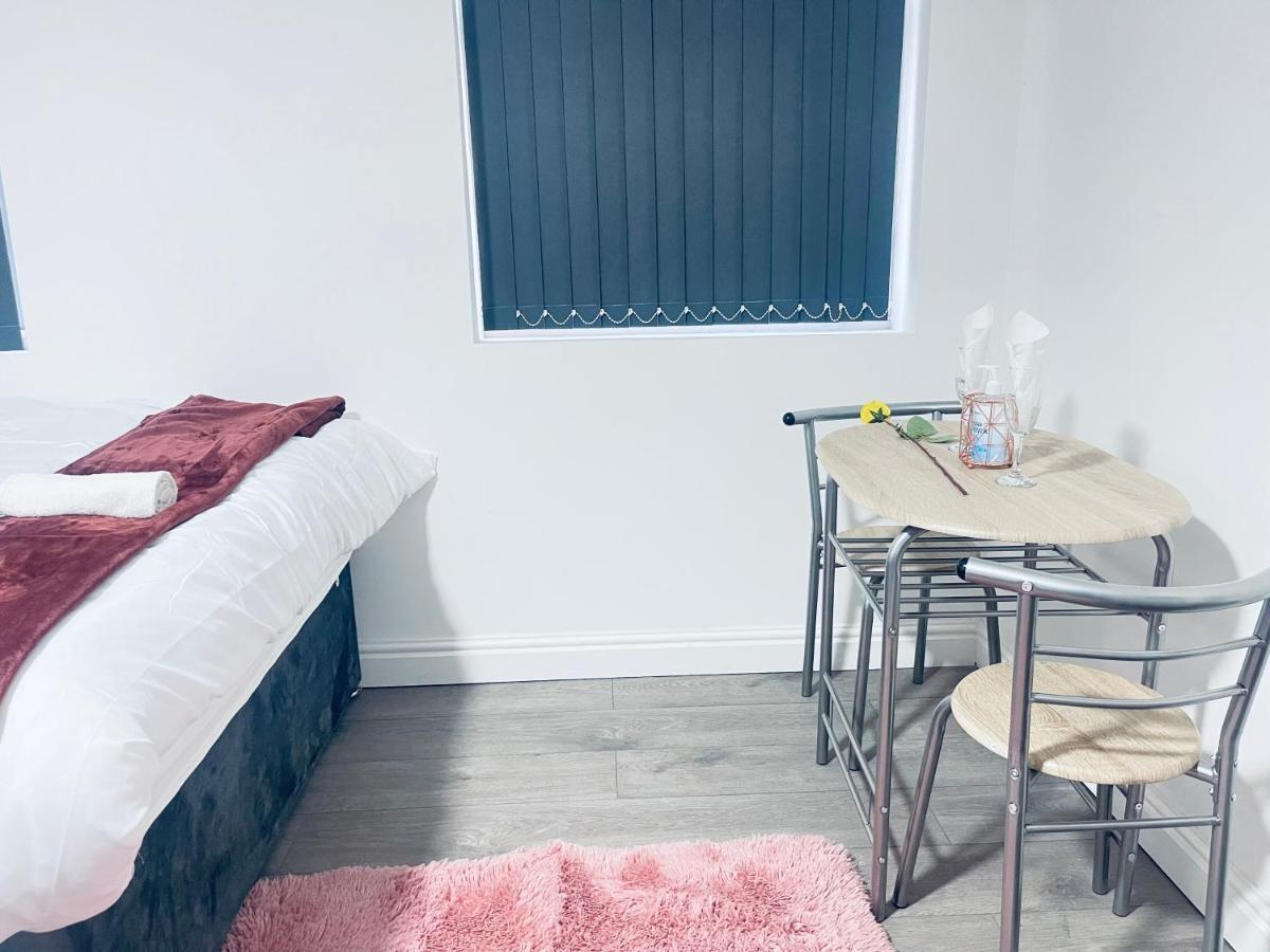 1 Bed Apartment With 2 Beds 1 Double Plus 1 Single 버밍엄 외부 사진