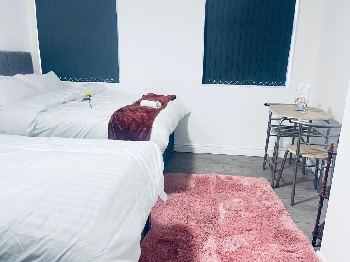 1 Bed Apartment With 2 Beds 1 Double Plus 1 Single 버밍엄 외부 사진