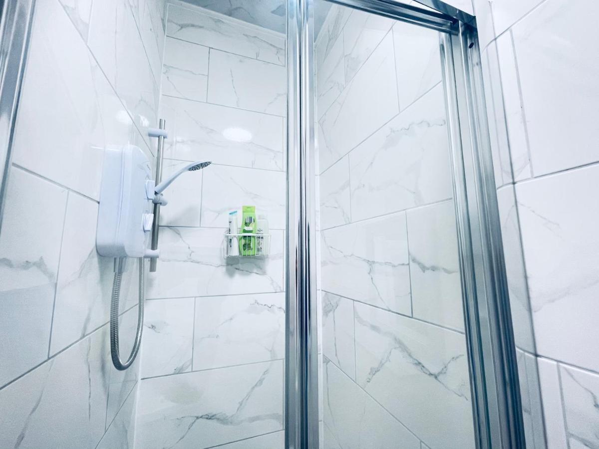 1 Bed Apartment With 2 Beds 1 Double Plus 1 Single 버밍엄 외부 사진