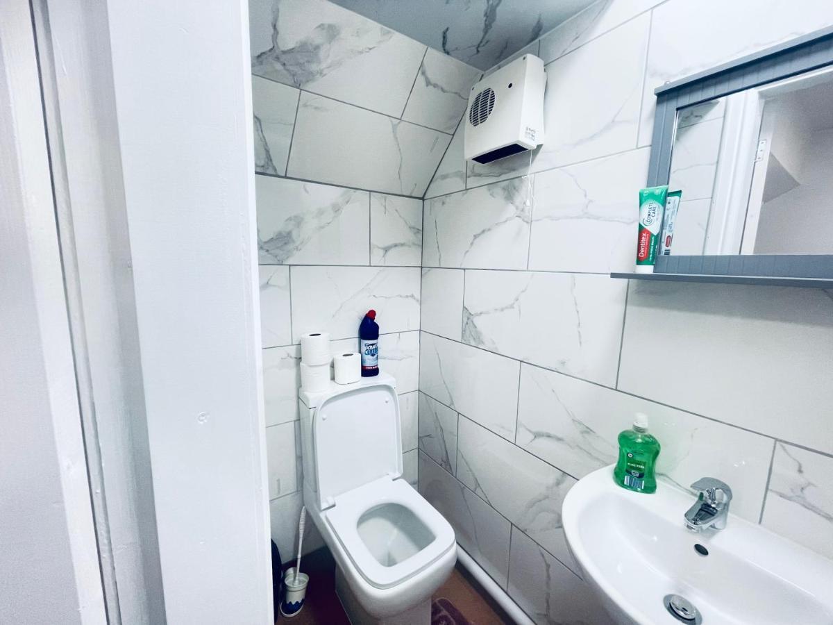 1 Bed Apartment With 2 Beds 1 Double Plus 1 Single 버밍엄 외부 사진