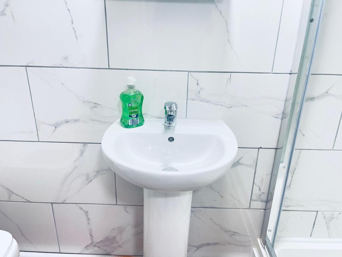 1 Bed Apartment With 2 Beds 1 Double Plus 1 Single 버밍엄 외부 사진