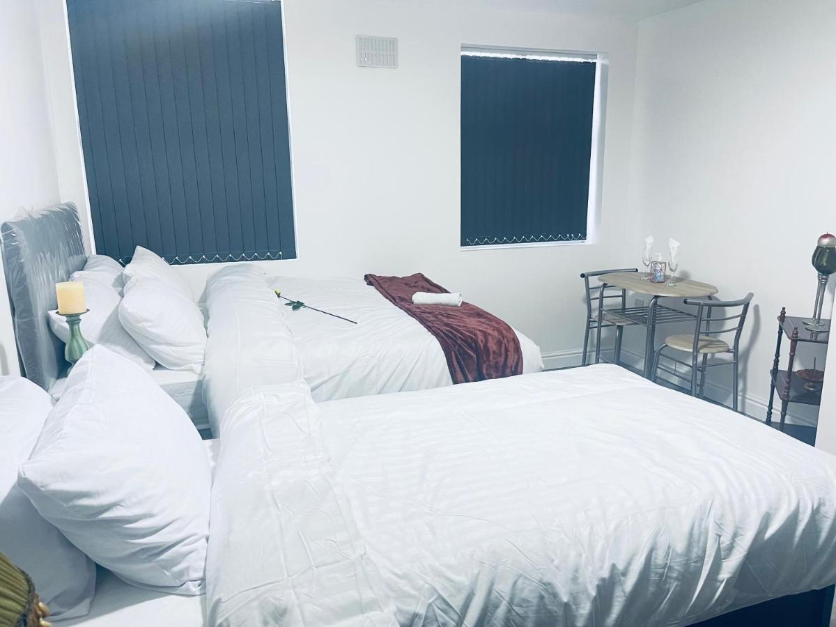 1 Bed Apartment With 2 Beds 1 Double Plus 1 Single 버밍엄 외부 사진