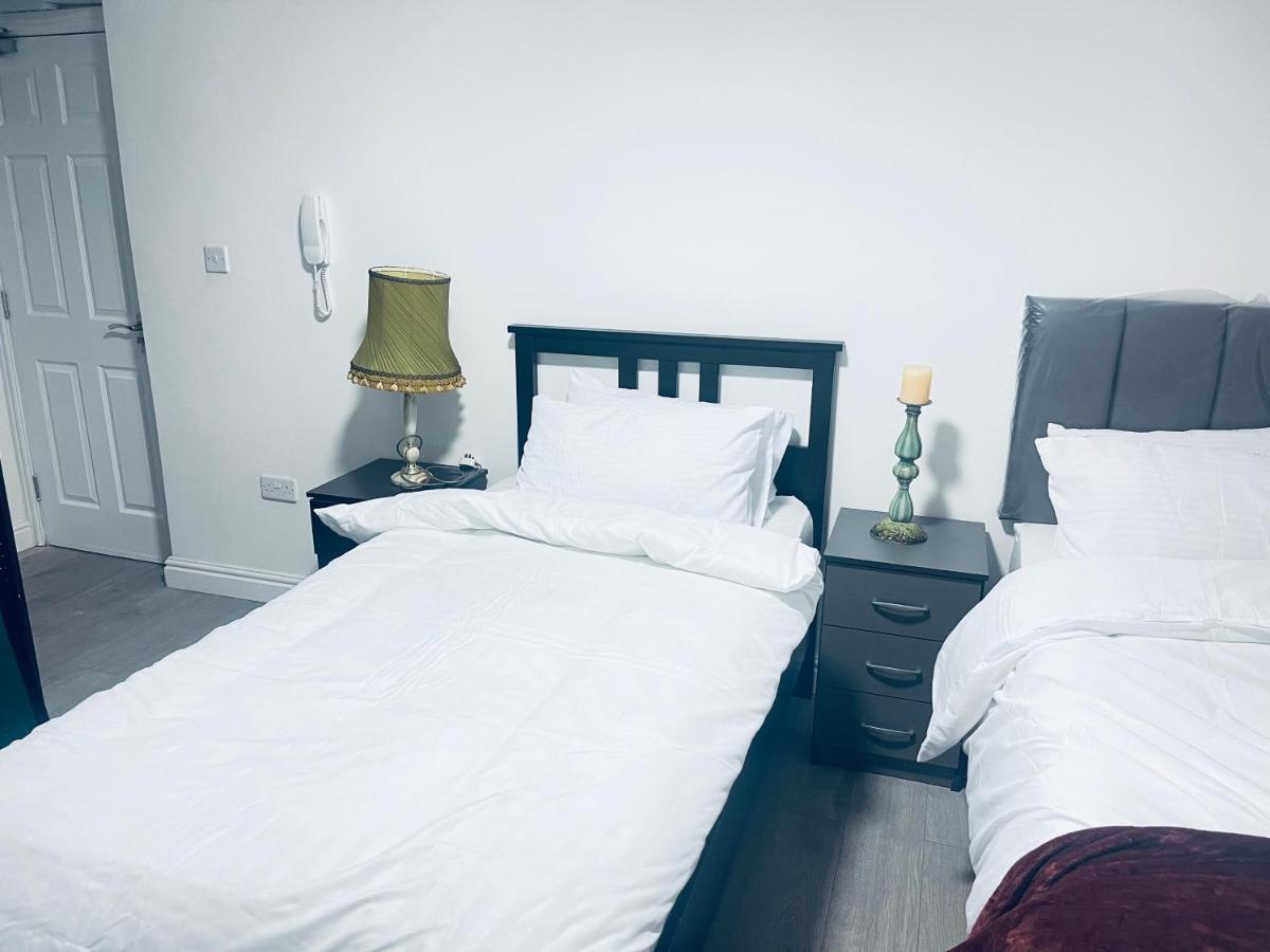1 Bed Apartment With 2 Beds 1 Double Plus 1 Single 버밍엄 외부 사진